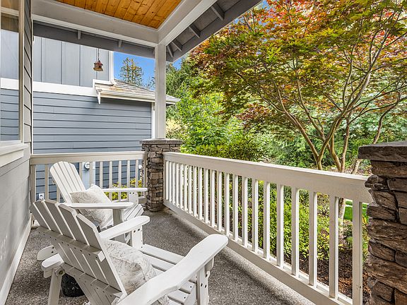 4th image of 722 Ferryview Ln NE #7