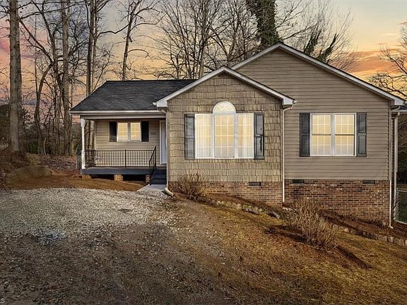 2nd image of 3528 Lamplight Dr