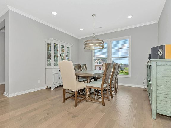 4th image of 5660 Brompton Dr