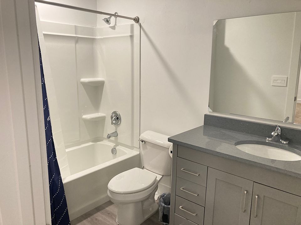 2nd image of 1825 E Fall St #5