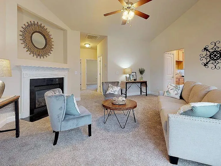 323 Huntwood Dr — Photo 4