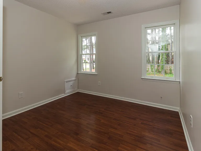 805 Penncross Dr — Photo 25