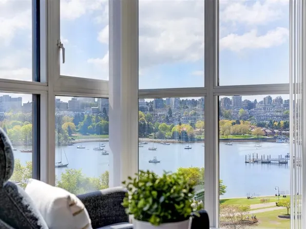 199 Drake St #10A, Vancouver, BC V6Z 2T9