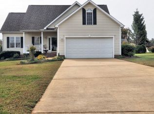 1312 Trotter Bluffs Dr, Holly Springs, NC 27540
