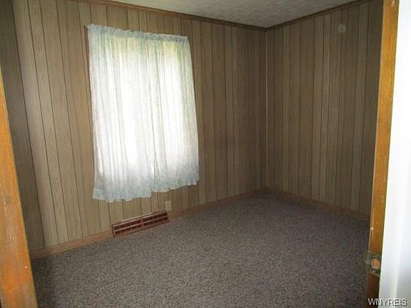 5th image of 241 Erie Ave
