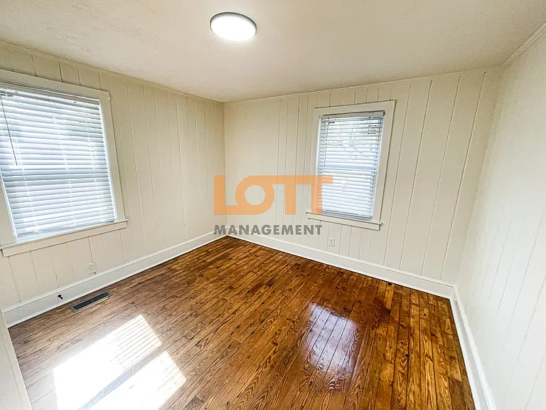 1 Hollywood Cir — Photo 13