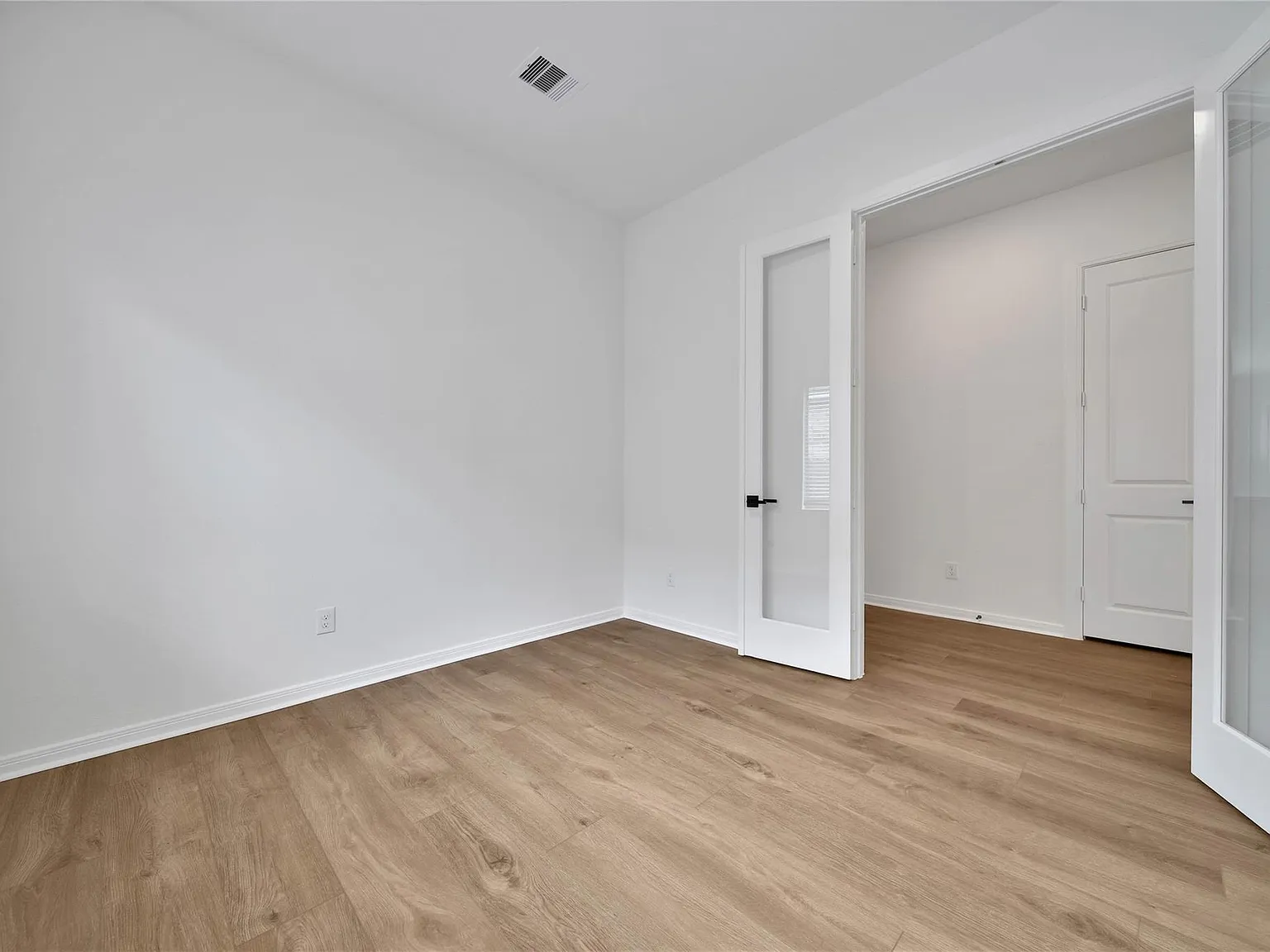 4 bed, 3.0 bath, 2219 sqft, $2,699 — Photo 4