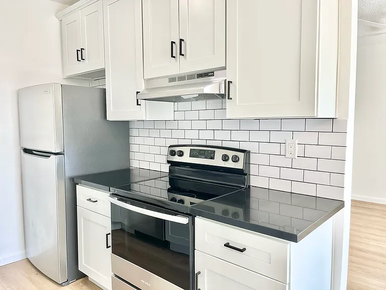 1401 Douglas St #13 — Photo 10