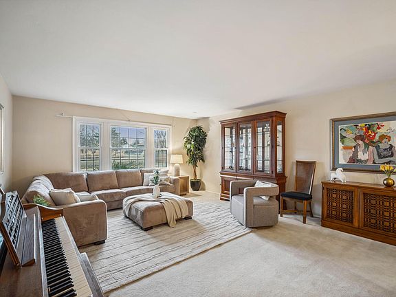 5th image of 6128 Olde Orchard Dr