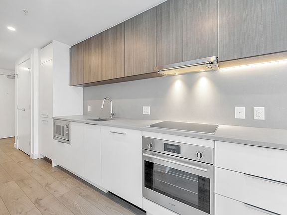 5th image of 13318 104th Ave #D157