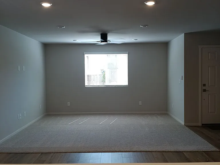 610 Pickering Ln — Photo 2