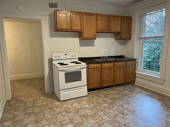 4th image of 1155 S 28th St #6