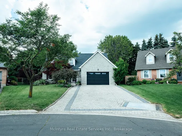 28 McGibbon Ct, Kitchener, ON N2A 3P2