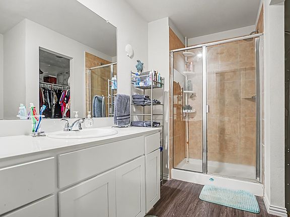 4th image of 2409 Abigail Ln