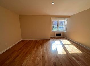 91-21 195th St #3, Hollis, NY 11423