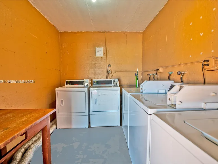 2330 NW 11th St #47 — Photo 8
