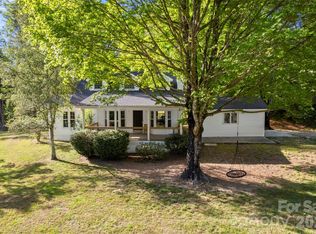 229 Sandstone Ln, Hendersonville, NC 28739