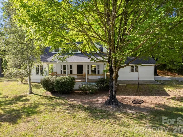 229 Sandstone Ln, Hendersonville, NC 28739