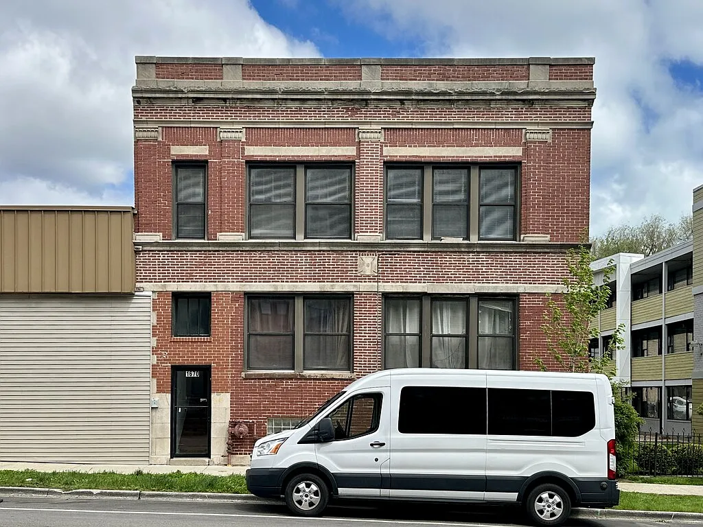 Appealing 2 Bed, 1 Bath at Pratt + Clark (Rogers Park) — Photo 1