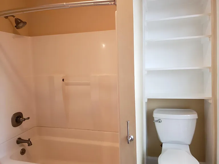 105 S McLemore Ave #2 — Photo 14
