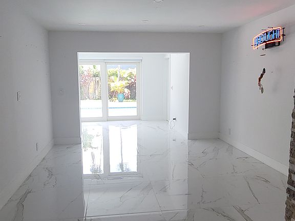 5th image of 10950 NW 33rd St