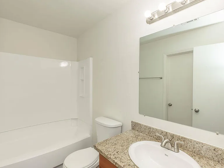 REGENCY PLACE APARTMENTS — Photo 24