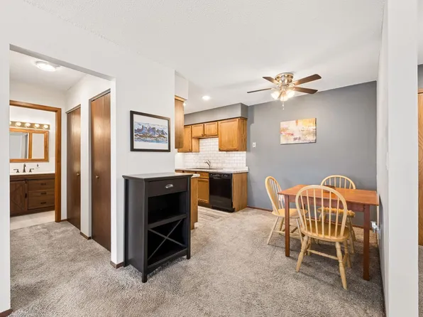2730 Dale St N #D311, Roseville, MN 55113