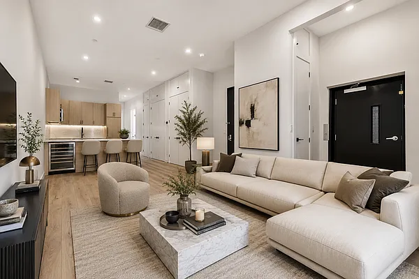 Living room, photo 1