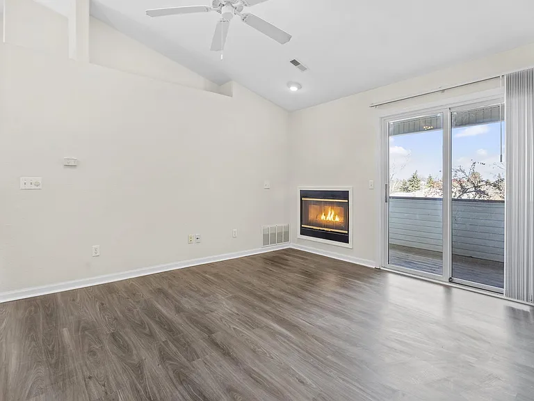 Oasis Apartments — Photo 14