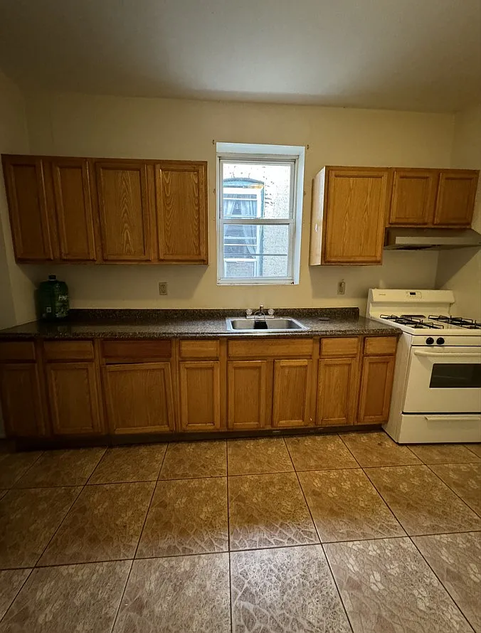 2 bed, 800 sqft, $1,950 — Photo 1
