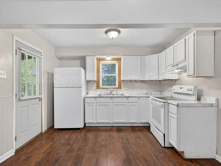 224 S Harvey Ave — Photo 2