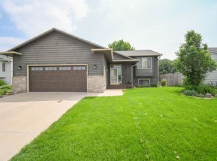 5704 S San Diego Ave, Sioux Falls, SD 57106