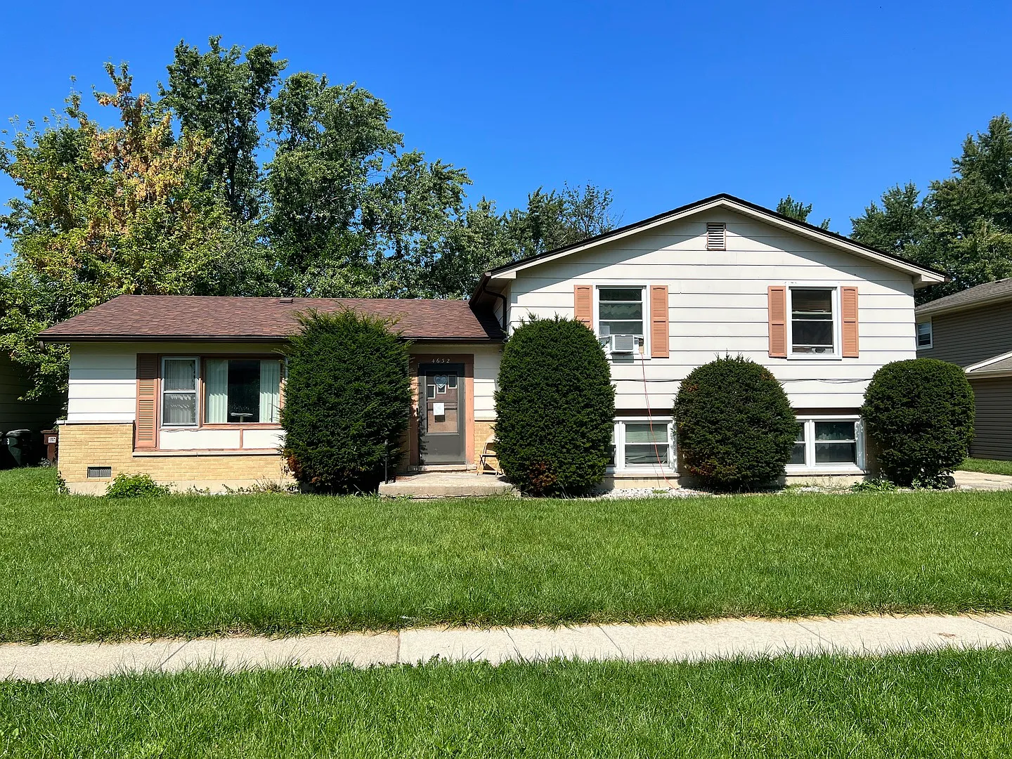 4632 176th Pl photo 1