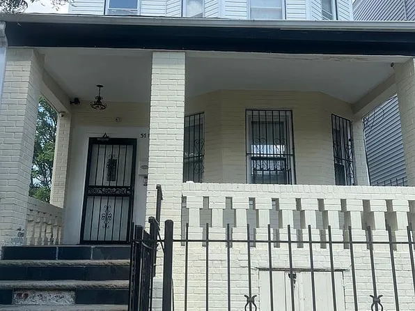 3713 104th St, Corona, NY 11368