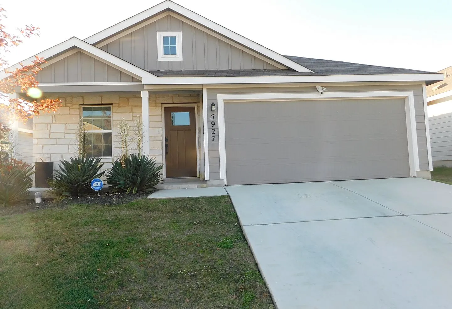 Gorgeous 3 Bedroom, 2 Bath Home, with a Game Room! — Photo 1