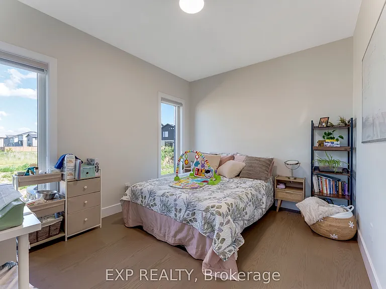 266 Hesselman Cres — Photo 44