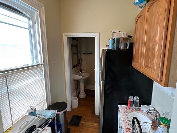 4th image of 148 Elmwood Ave #4