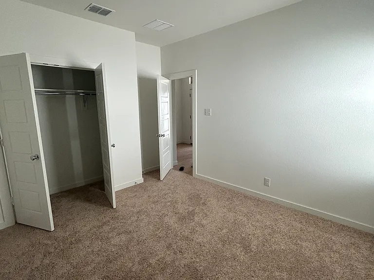 1806 Balfour Bnd — Photo 14
