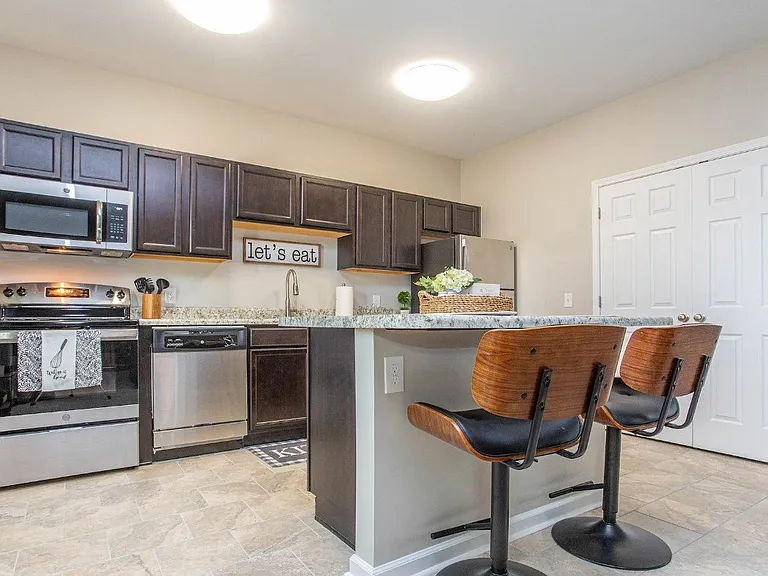 Ash Park Apartments — Photo 13