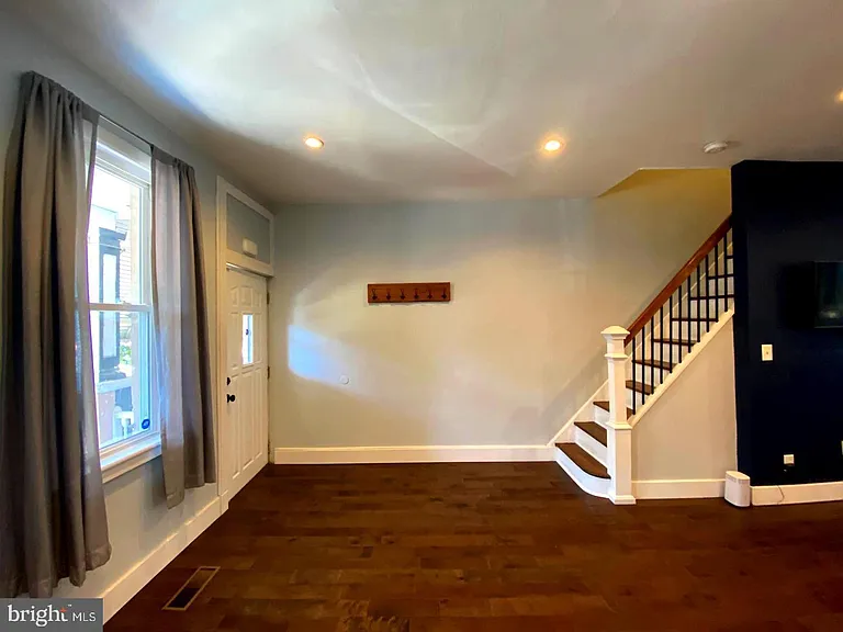 1457 N Corlies St — Photo 5