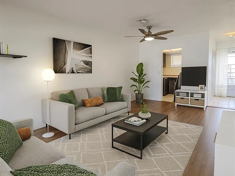 1014 E South St #16 — Photo 4