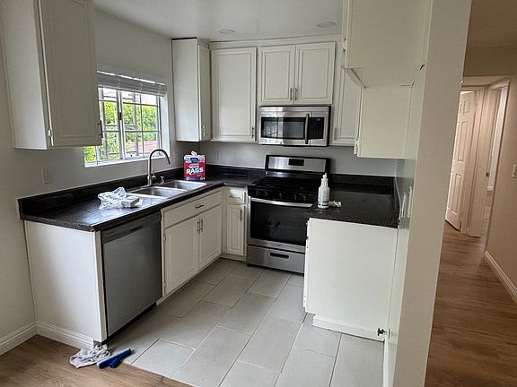 4th image of 12151 Moorpark St APT 204