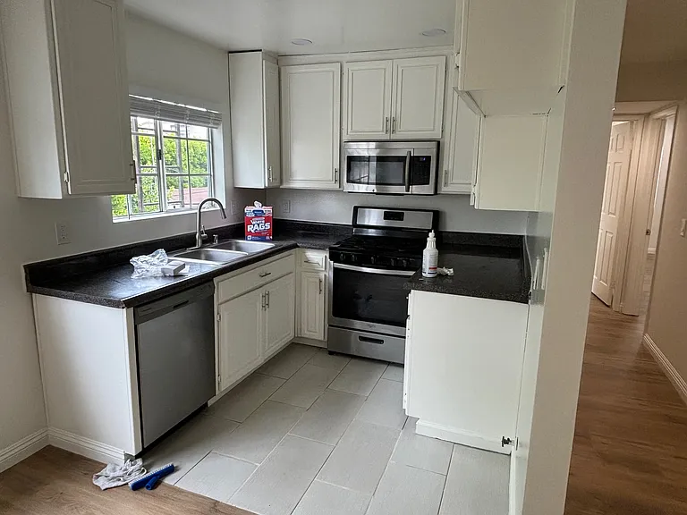 12151 Moorpark St #204 — Photo 4