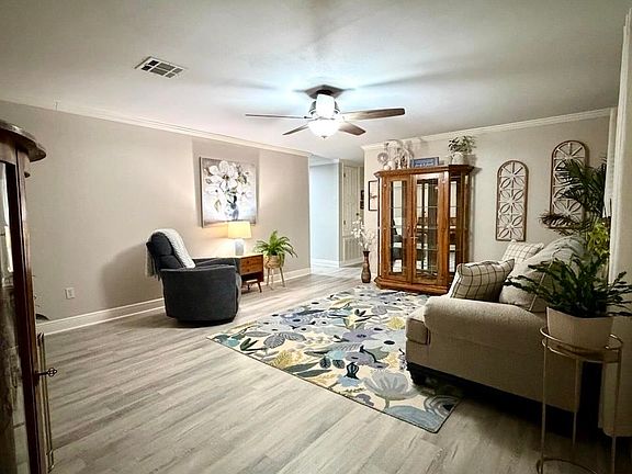 4th image of 1017 Hickory St