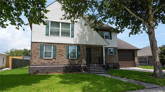 4 bed, 2.5 bath, 2672 sqft, $3,200 — Photo 1