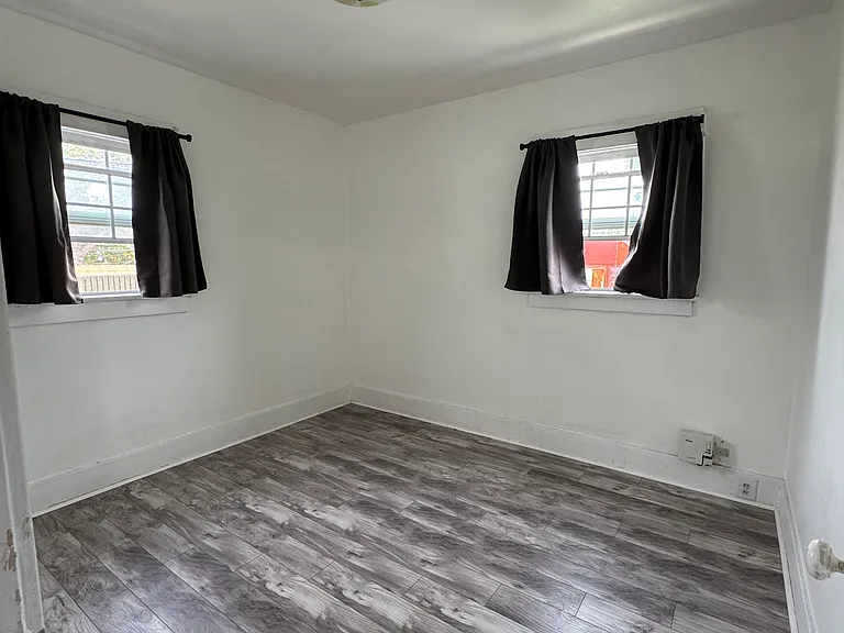 5886 Myrtle Ave — Photo 8