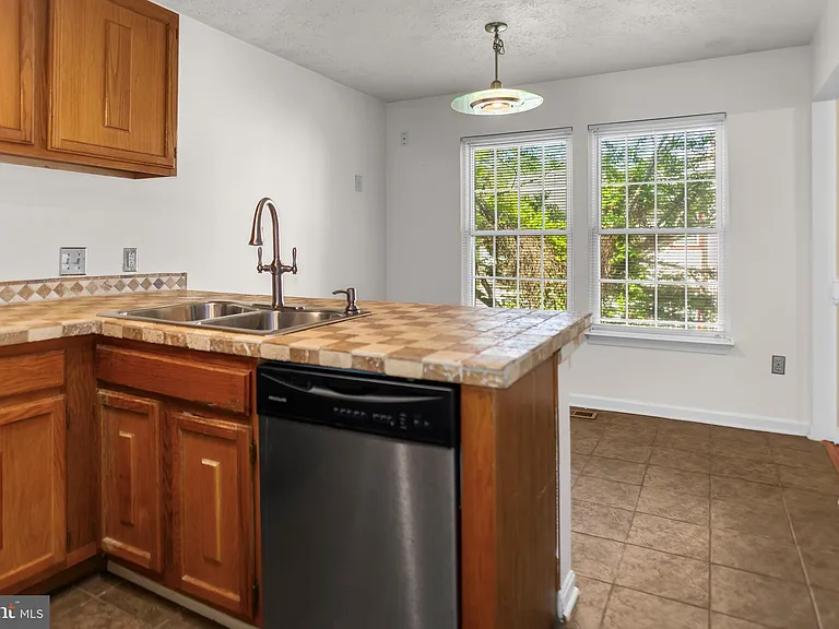 8514 Rheims Ct — Photo 10