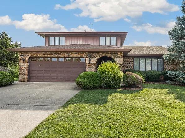 10917 Circle Ct, Palos Hills, IL 60465