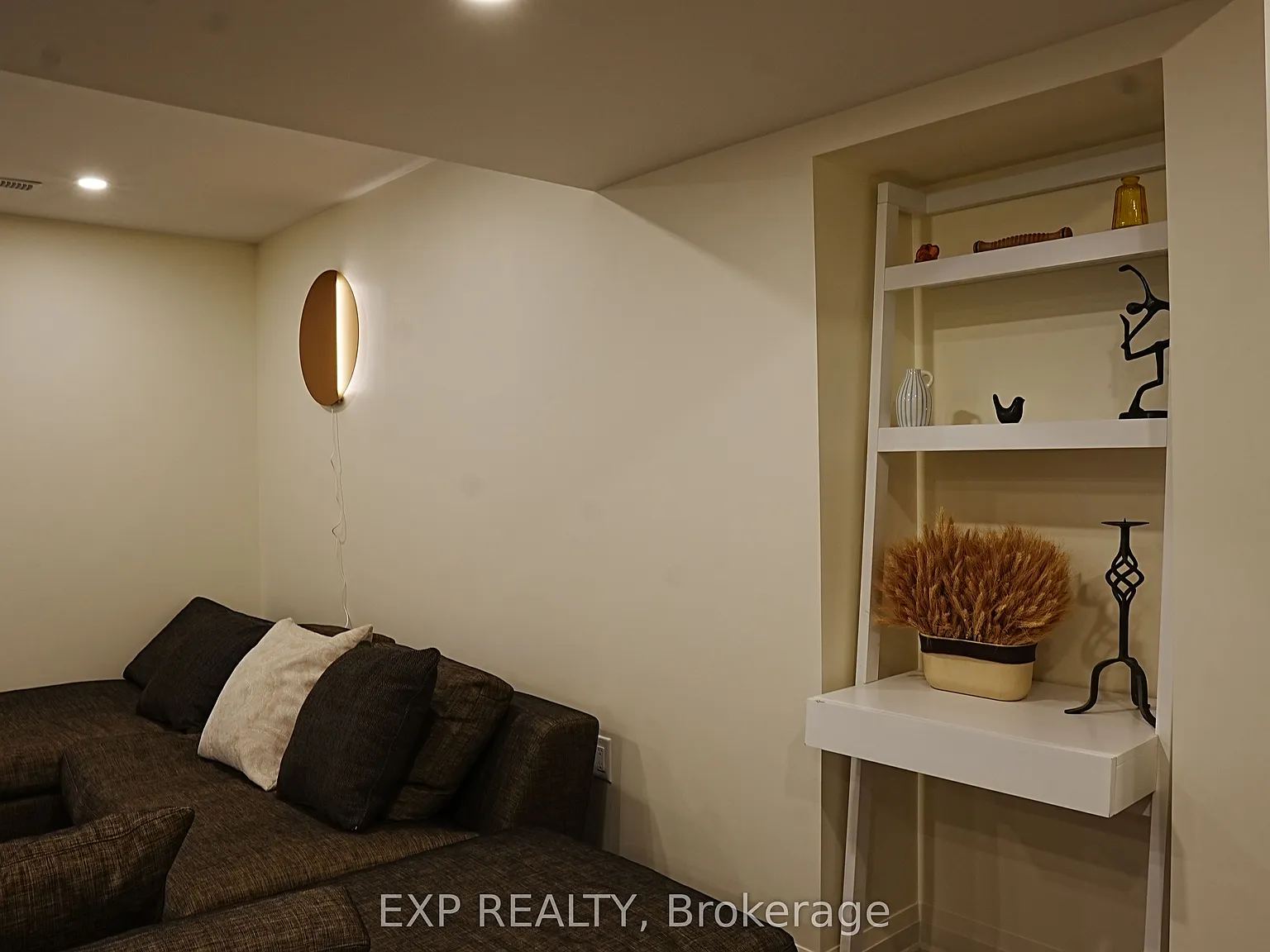2 bed, $4,000 — Photo 3