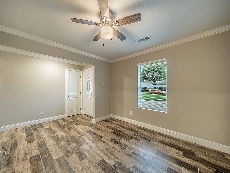 1813 Tompkins Dr — Photo 1